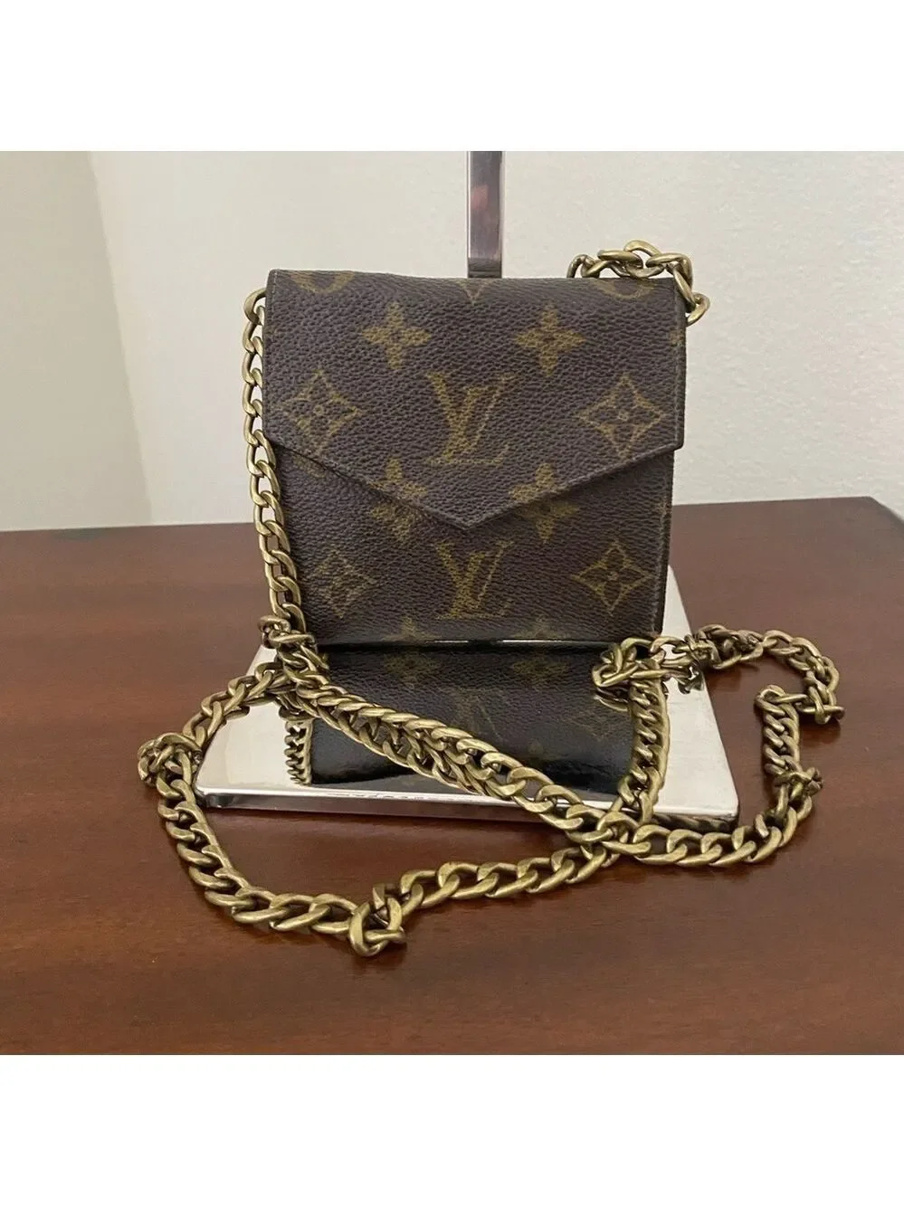 Louis Vuitton Vintage 1988 Monogram Elise Bifold Wallet on Chain - Picture 2 of 9